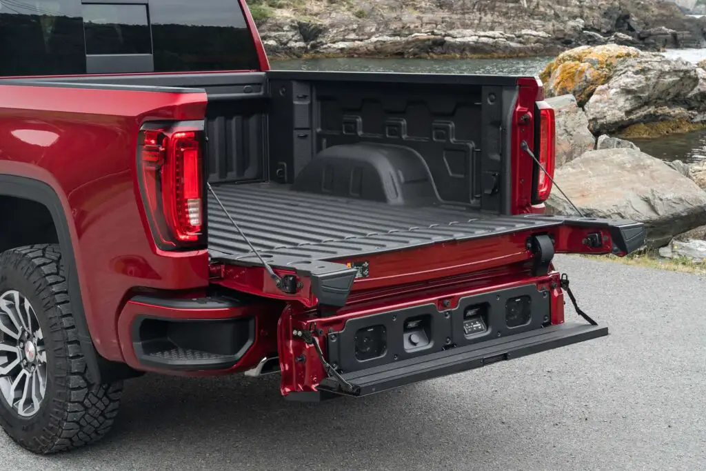 How Much Weight Can A Closed Tailgate Hold? - Truckile