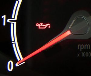 Oil Light on When Idling – What Is The Reason?